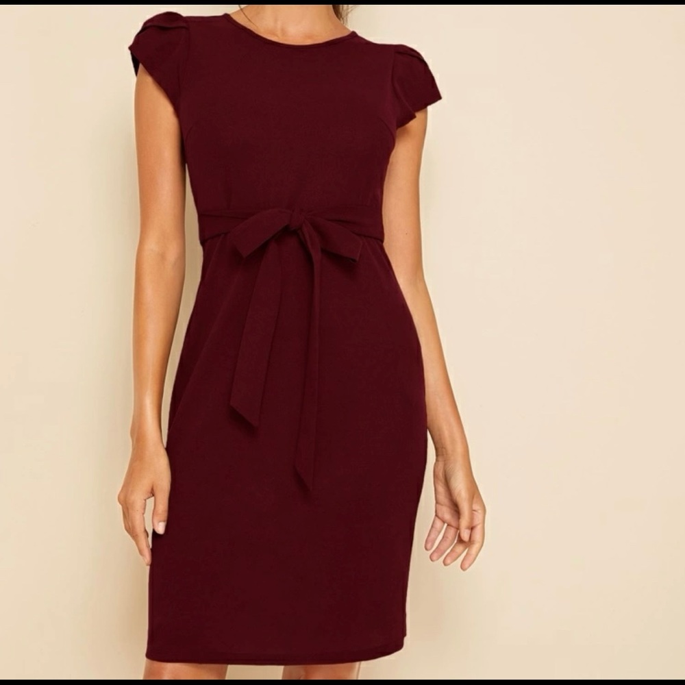 Burgundy fitted dress with cap sleeves